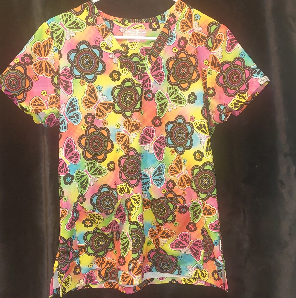Women's Ava Therese Size Medium Scrub Top